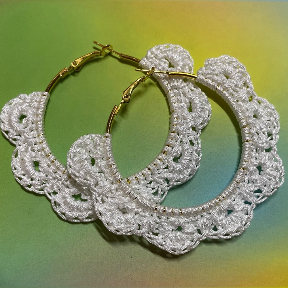 ❌SOLD❌CROCHET SHELL LACE HOOP EARRINGS- WHITE